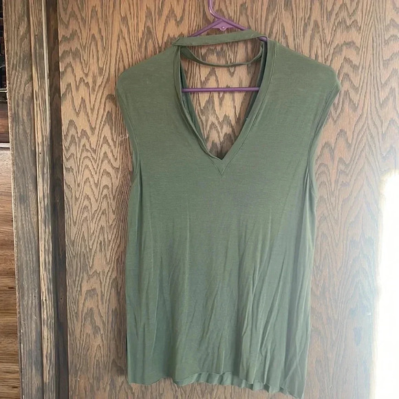Olive Green V Neck - Picture 4 of 4